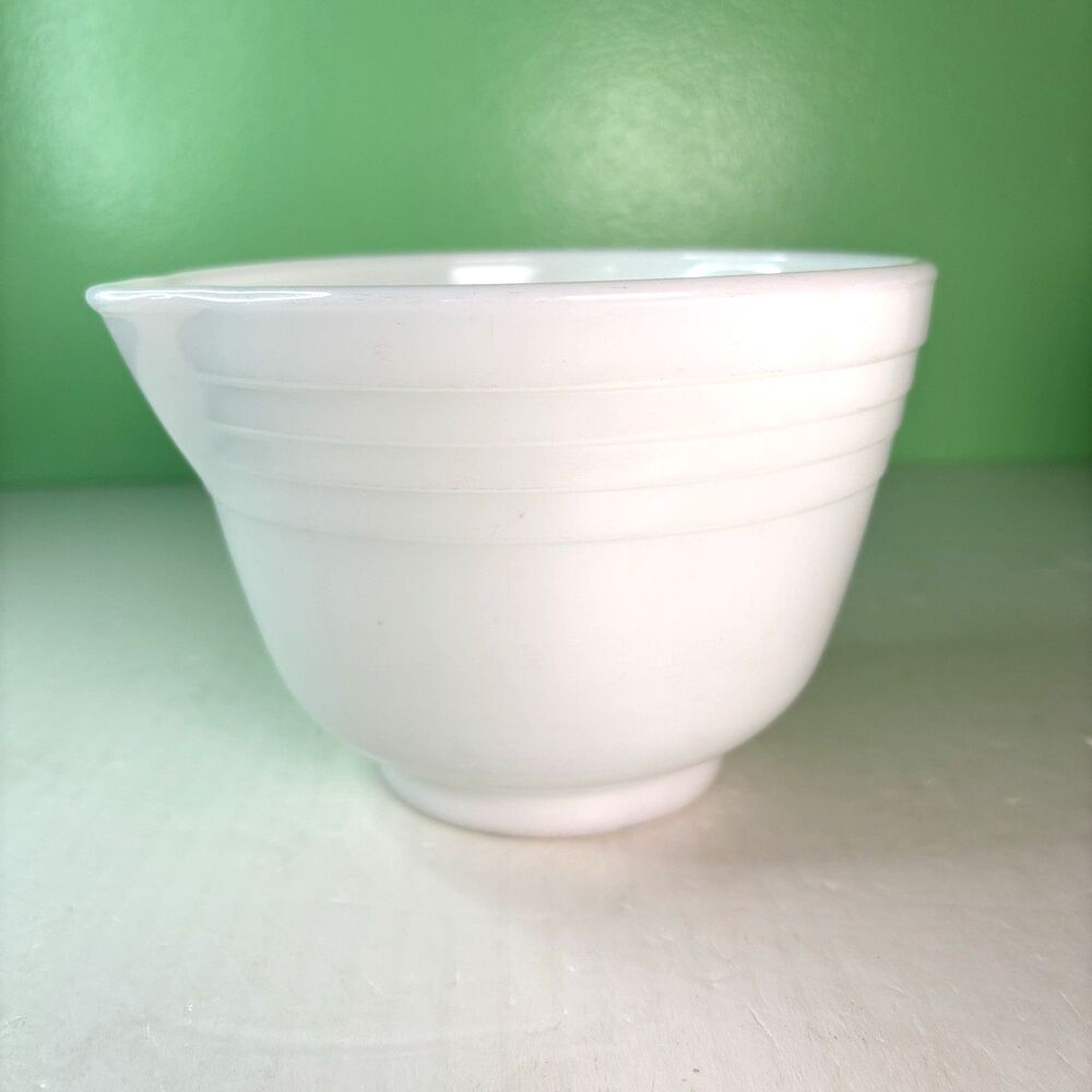 PYREX White Ribbed Spout Bowl #15 Hamilton Beach Mixer Milk Glass Vintage USA